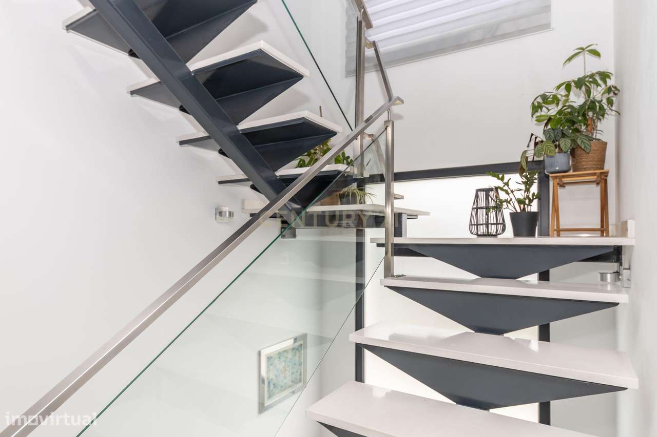 Moradia Isolada T4 de Prestígio – Bairro de São João, Sobreda-26