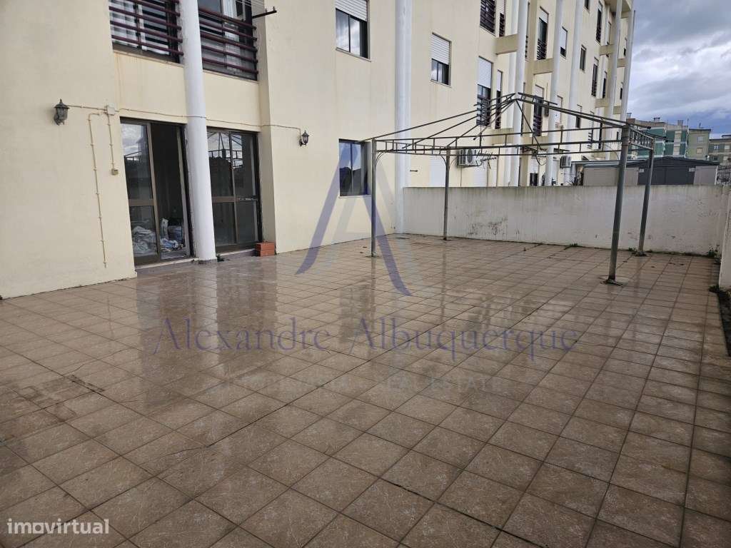 Apartamento T3 com Terraço de 80 m² e Parqueamento Privativo-16