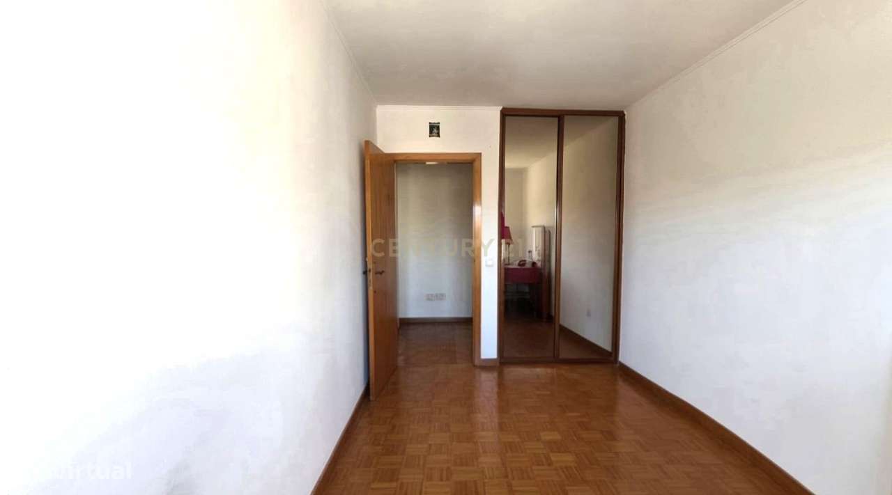 Apartamento T2  no Pragal / Monte Caparica com 2 elevadores e ótimo ac-10