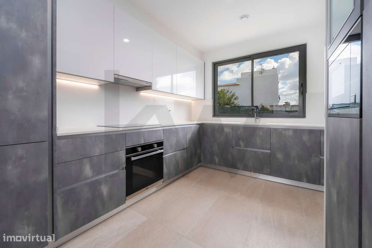 Moradia V3 nova localizada na carismática Vila piscatória da Fuzeta - Grande imagem: 3/26