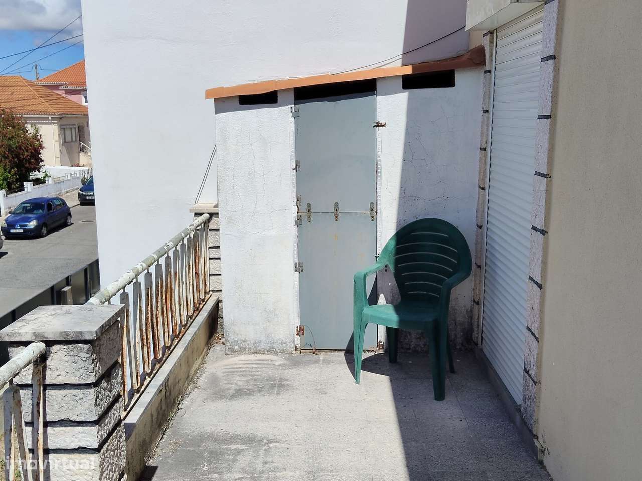 Moradia T4 Geminada com Excelente Espaço Exterior em Algueirão-23