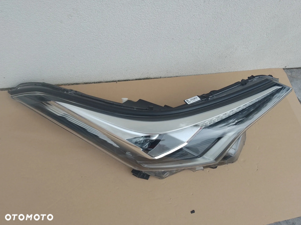 Lampa przód prawa 81110-F4071-00 Toyota CHR 16-20 - 3