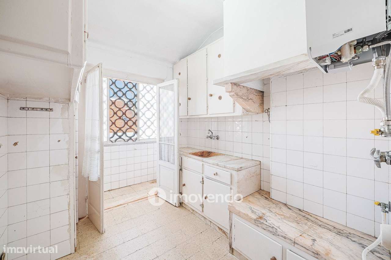 Apartamento T2 com duas varandas, na Graça, em Lisboa-16