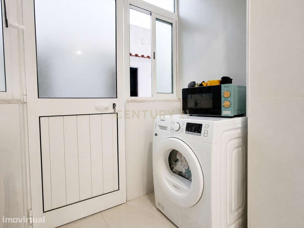 T2+1 com logradouro, em Almada-10
