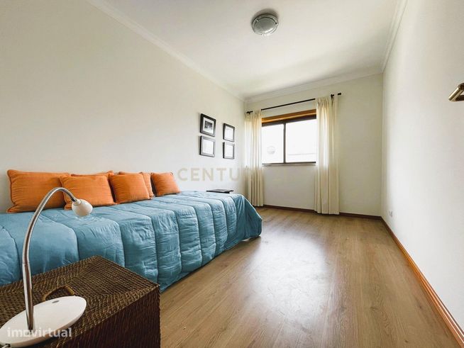Apartamento T3 com garagem dupla junto ao Palácio Sotto Mayor – Figuei-4