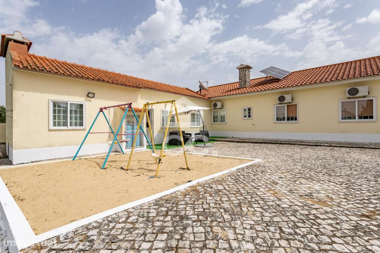 Quinta com 5 quartos com  piscina, campo de jogos e Boxs para cavalos-57
