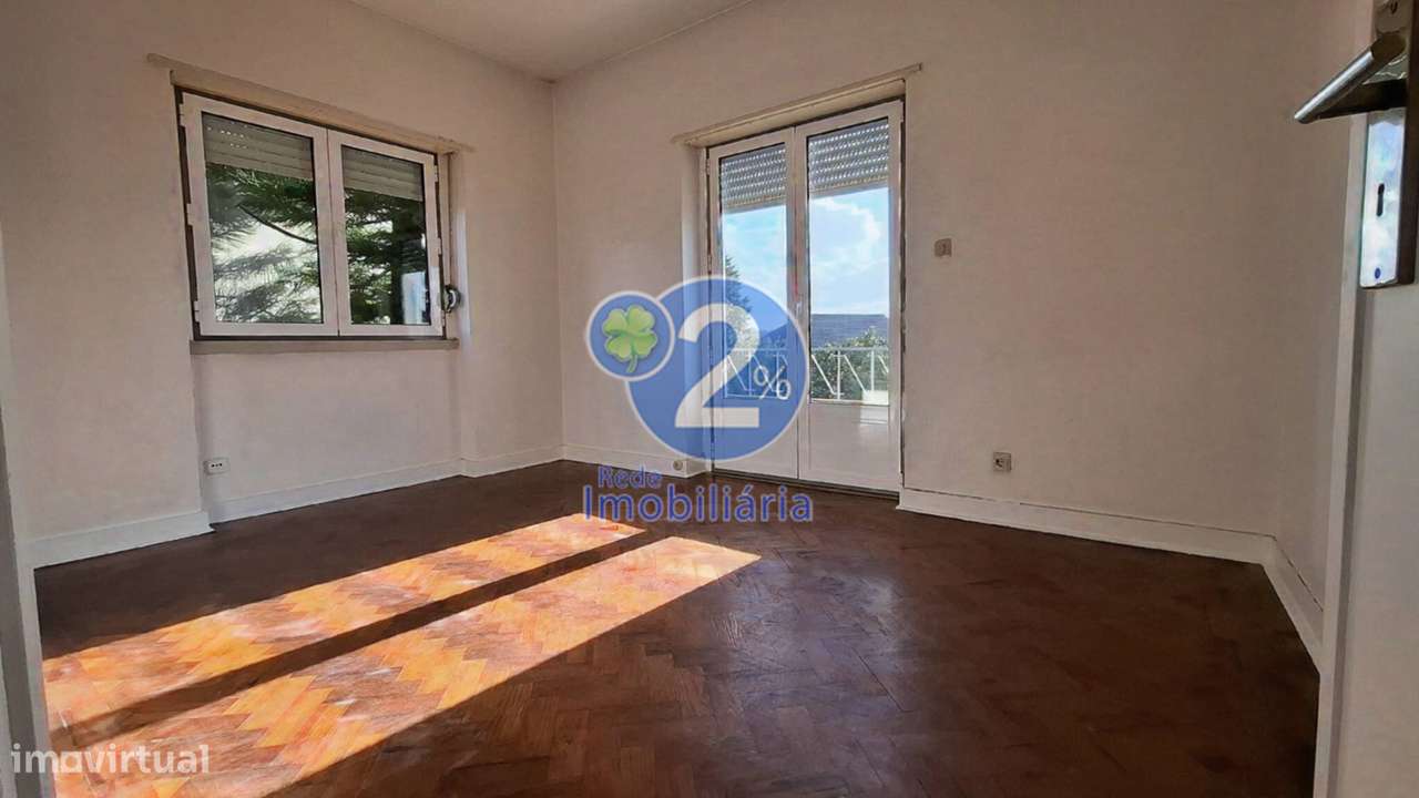 Apartamento T5 Duplex com Logradouro - Pousos-35