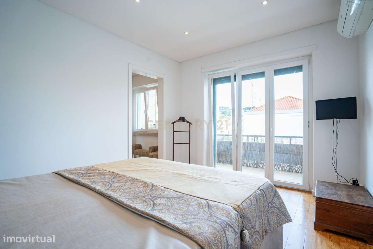 T3 Duplex em Alvalade, Design de Autor, Luz Natural e Localização de E - Grande imagem: 3/60