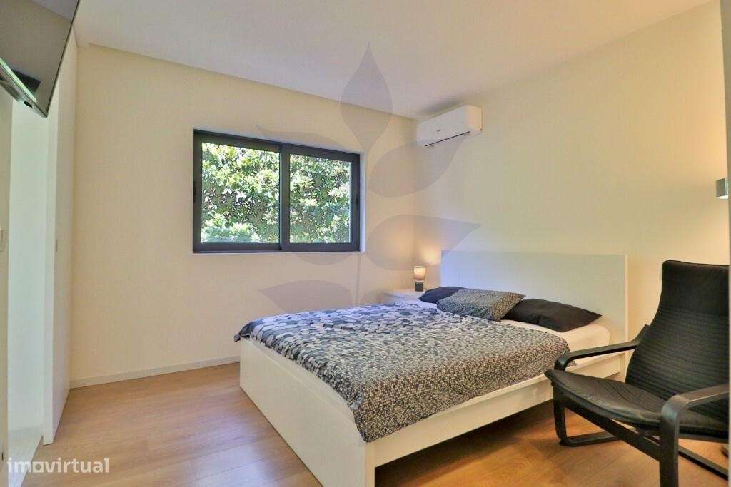 Apartamento T4 em Celeirós | 4 Suites | Garagem para 2 Viaturas-11