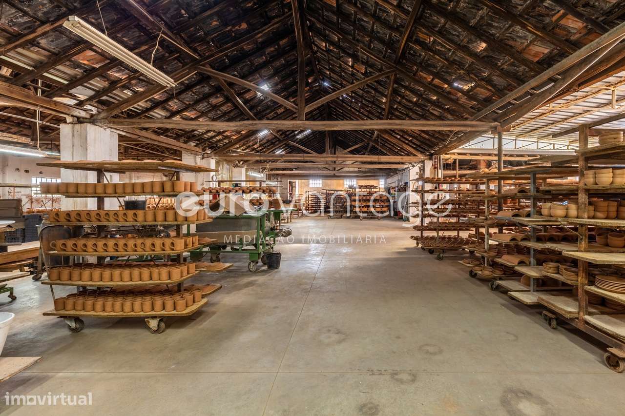 Pavilhão Industrial c/ 1.980 m² sito no Juncal-16