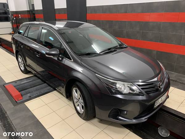 Toyota Avensis Combi 2.0 D-4D - 2