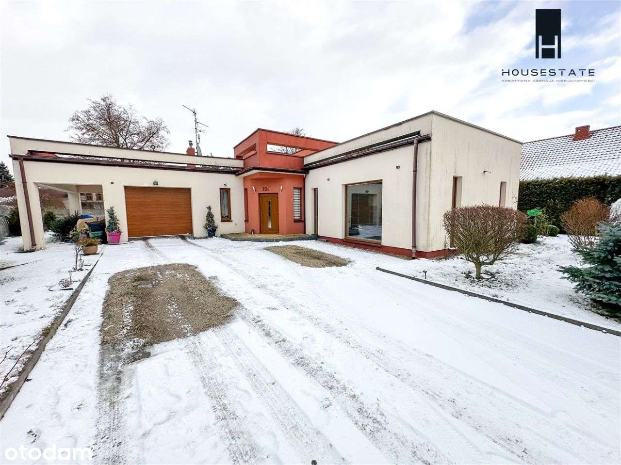 Dom parterowy z 2014 r. z zadbanym ogrodem-0