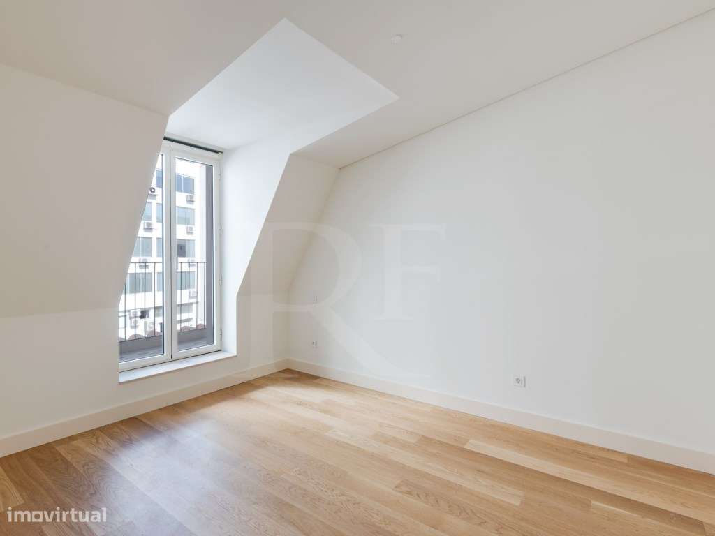 Apartamento T2 com varanda e vista rio em Lisboa-16