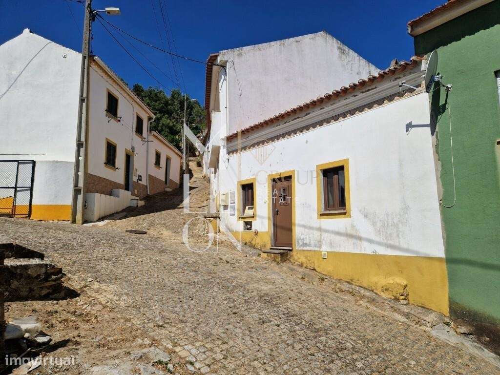 Moradia T3+1 com Sótão Amplo, Ruína e Potencial para Piscina | Gavião-0