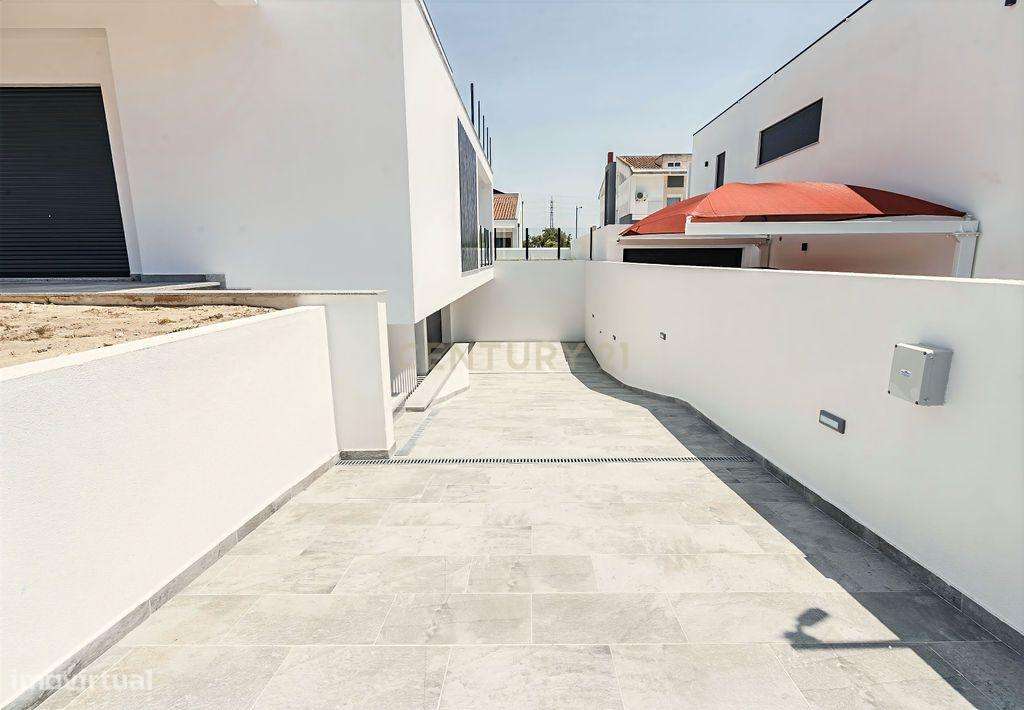 Moradia T4+1 de Luxo - Sobreda - Charneca de Caparica-31