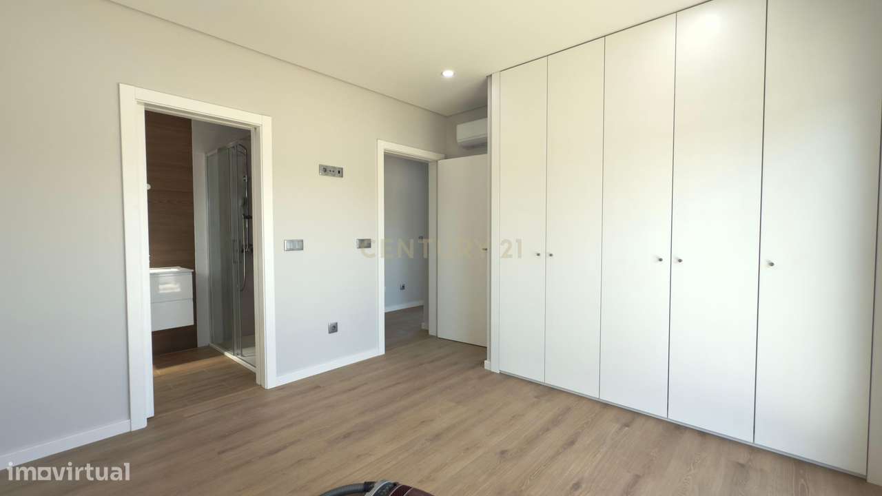Moradia T4 Isolada com Piscina em Fernão Ferro | 640.000€-2