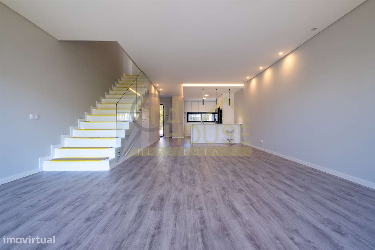 Moradia geminada T3 em Bicesse-11