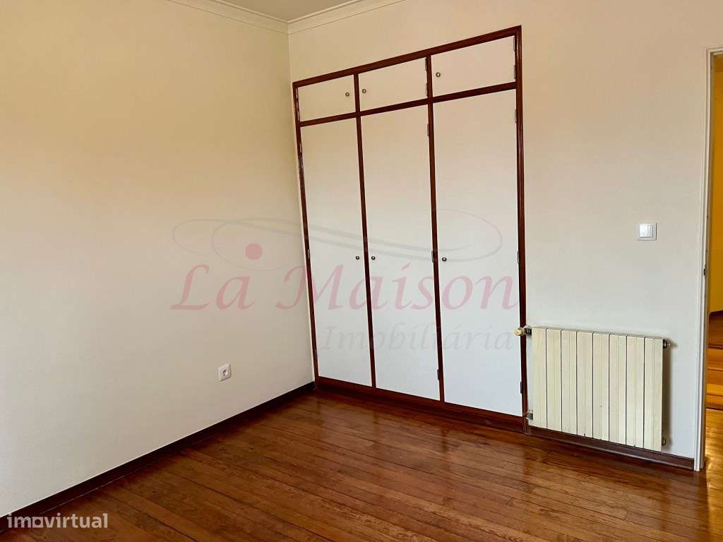 Moradia V4 Duplex no Centro de Loures-57