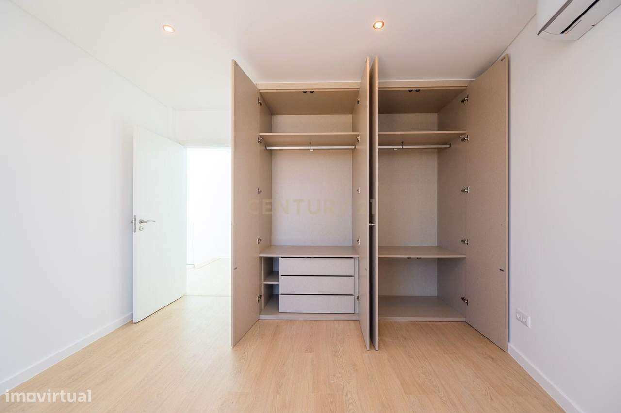 Sintra - Bolembre , moradia T4 nova, construção moderna e linhas conte-39