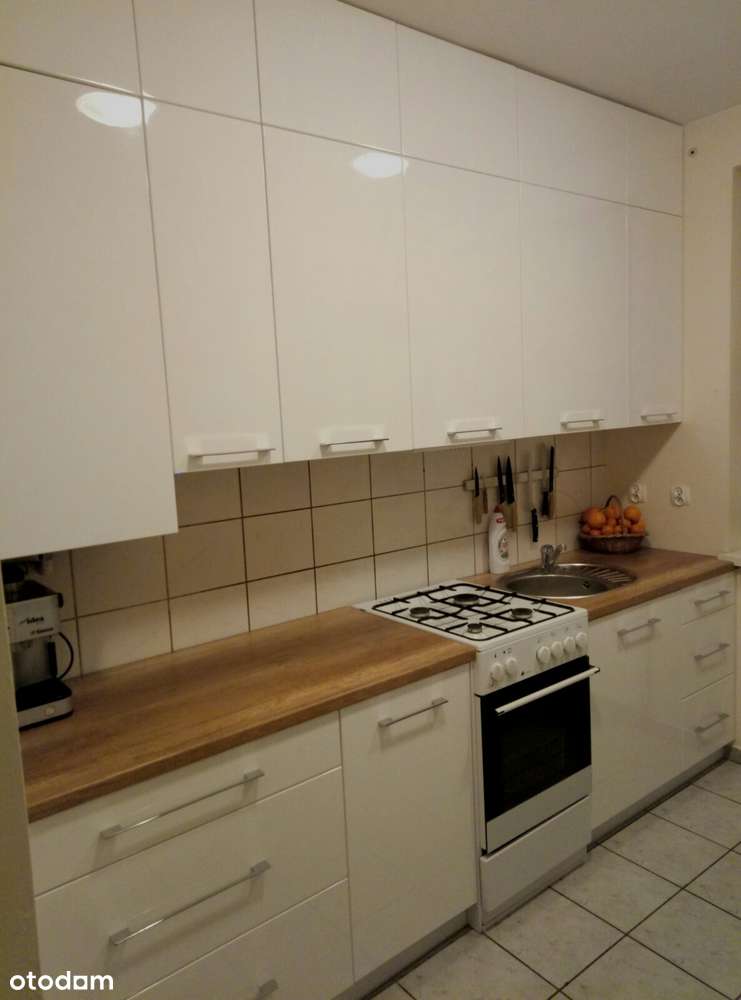 Wynajmę 2 pokojowe mieszkanie oraz zamykany bramą garaż