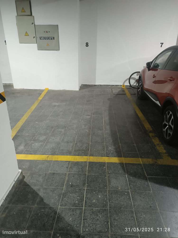 Lugar de estacionamento - Montechoro - Albufeira - Grande imagem: 4/7