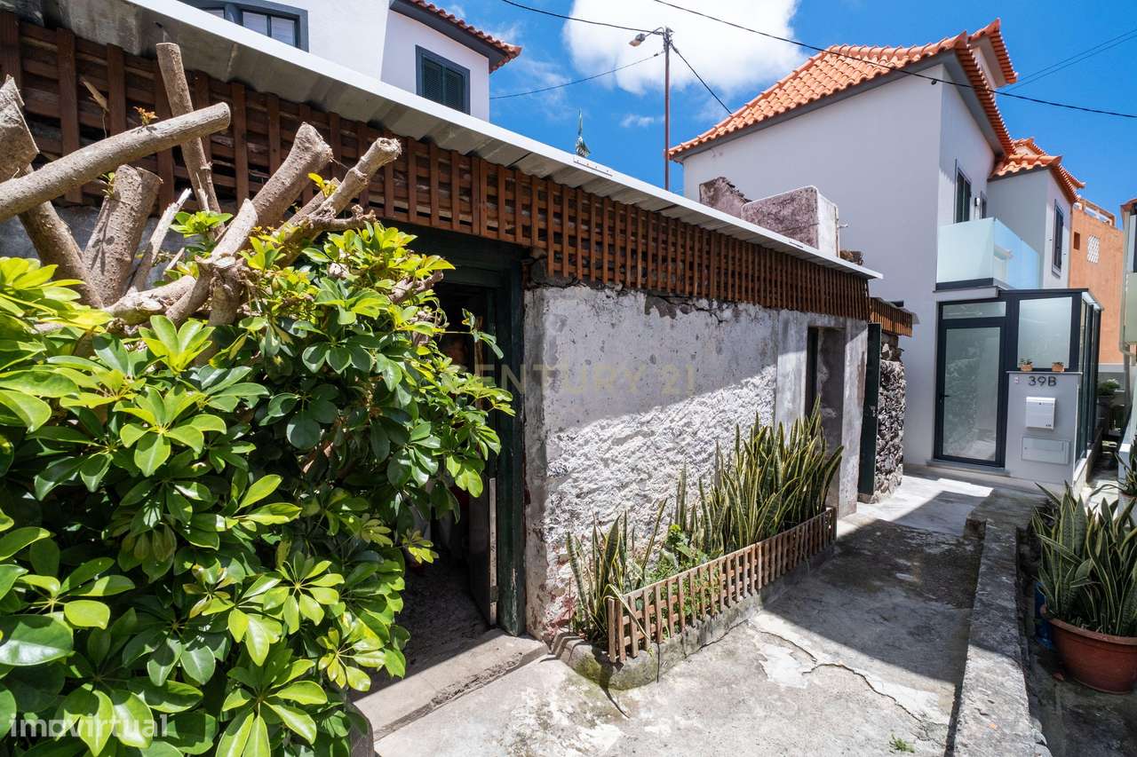 Moradia para recuperar, em zona histórica de Machico - Madeira-4