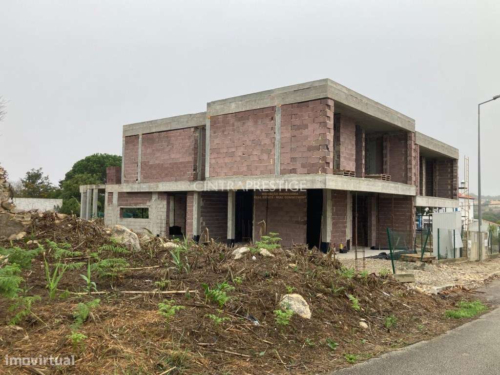 Gouveia/Fontanelas Moradia T4 geminada, em construção, arquitetura ...-5