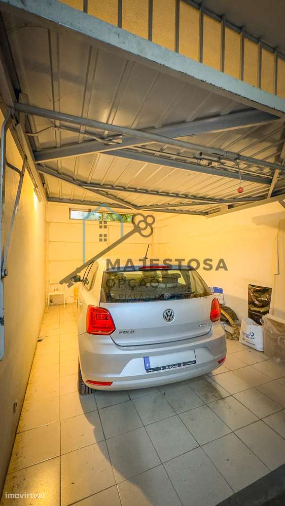 Apartamento T3 no Último Andar com Garagem — Gualtar (Braga)-30