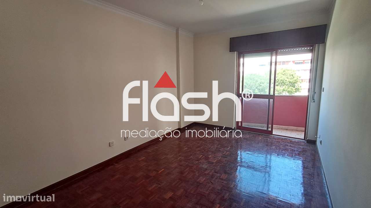 Apartamento T2 c/ parqueamento em Mem Martins-18
