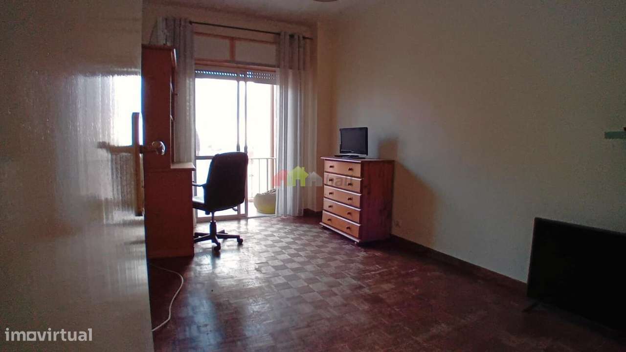 Apartamento T3 no Bairro Afonso Costa - Setúbal-12