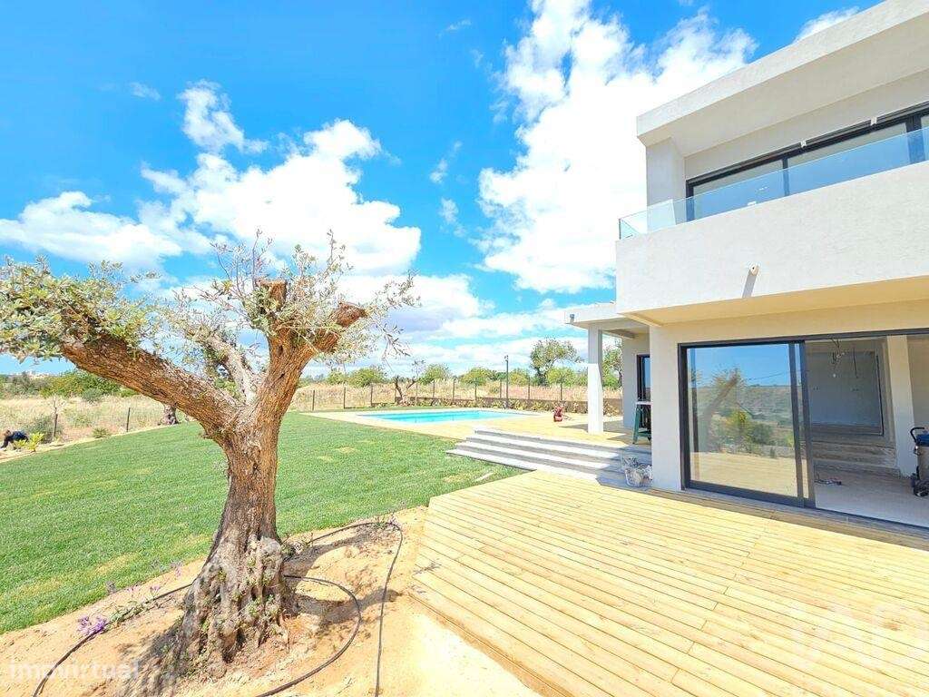Casa de Campo T5 em Quarteira de 321,00 m2 - Grande imagem: 1/30