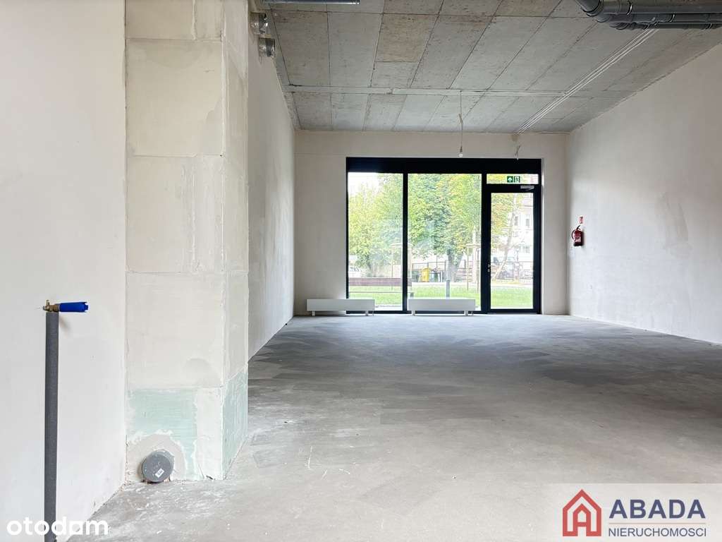 Lokal z dużymi witrynami od głównej ulicy | Promo-4