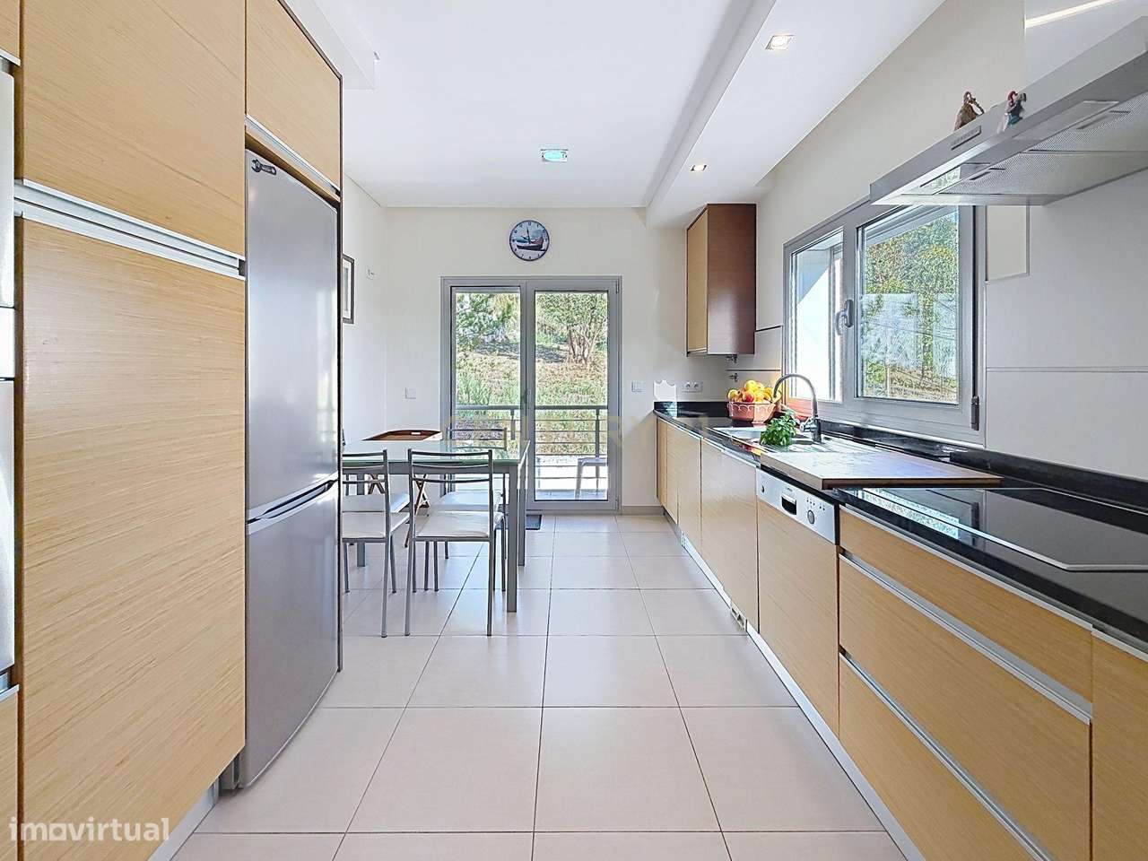 Apartamento T2 com varanda e garagem fechada na Nazaré.-15
