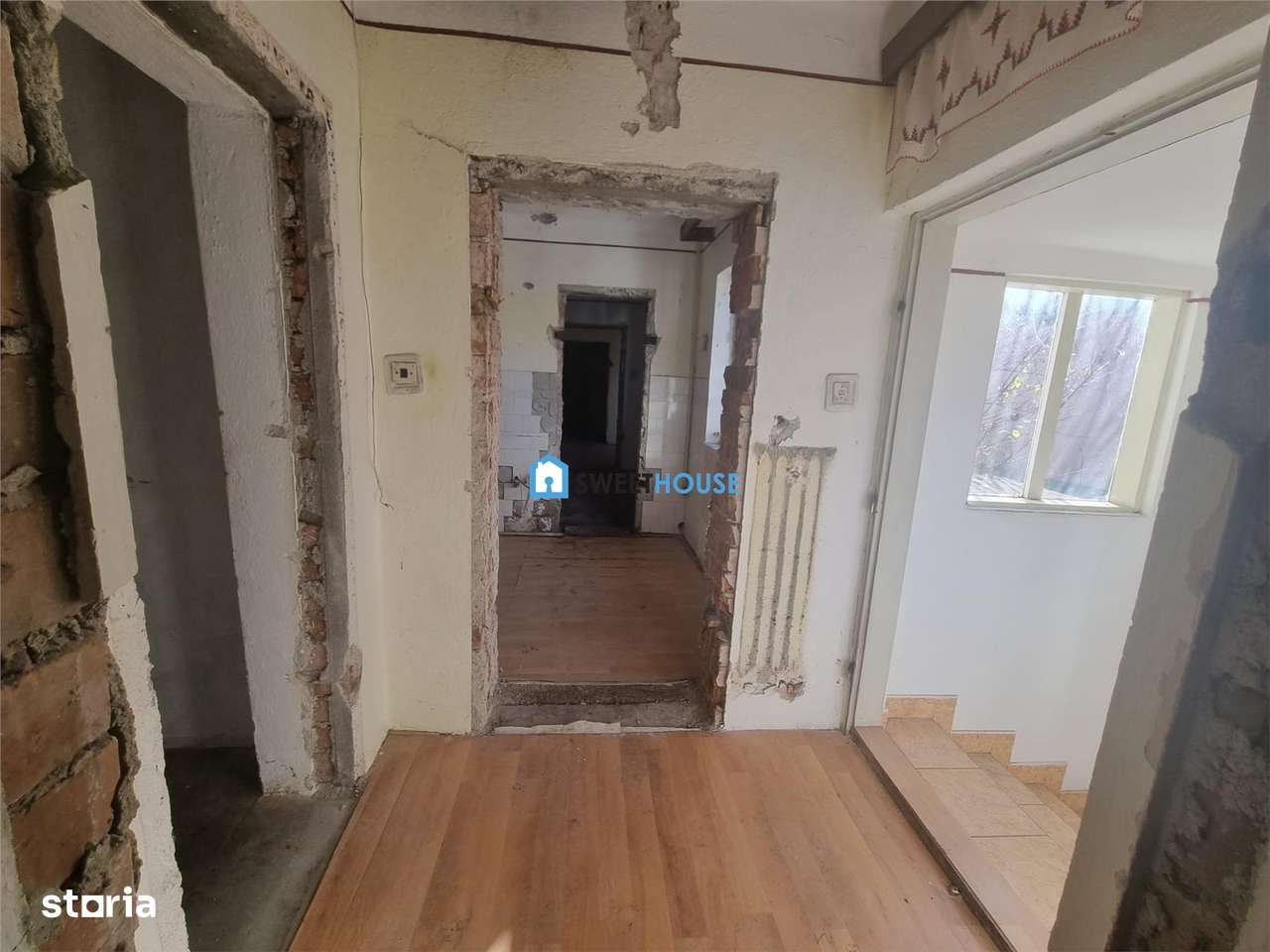 Casa de vanzare  cu 4 camere si anexe  in Fagaras.-13