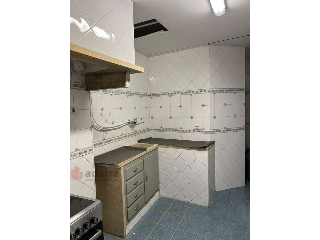 Quarto com quarto de banho privativo para arrendar na rua da Figuei... - Grande imagem: 5/7