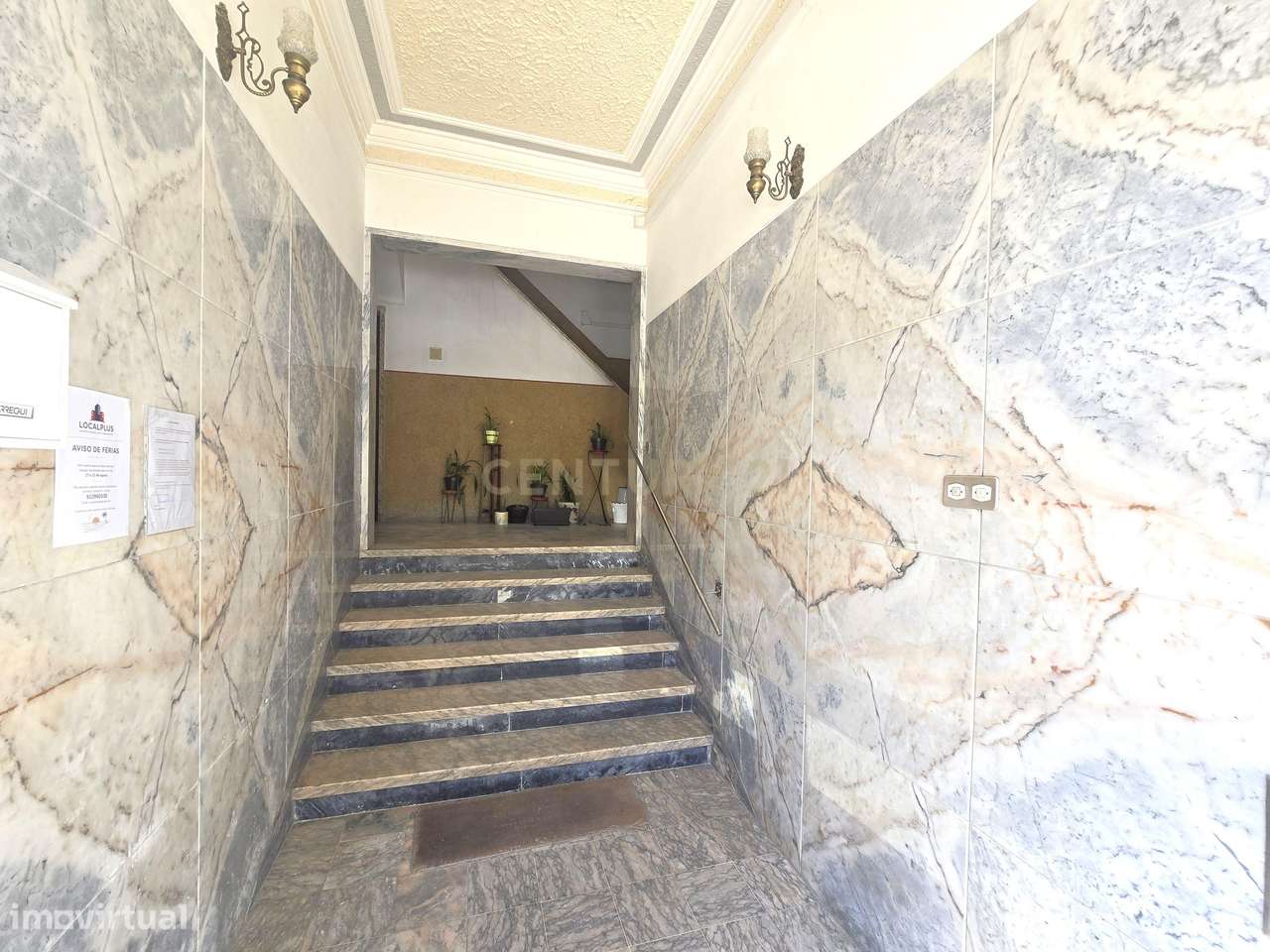 Apartamento T3 com varandas e arrecadação-26