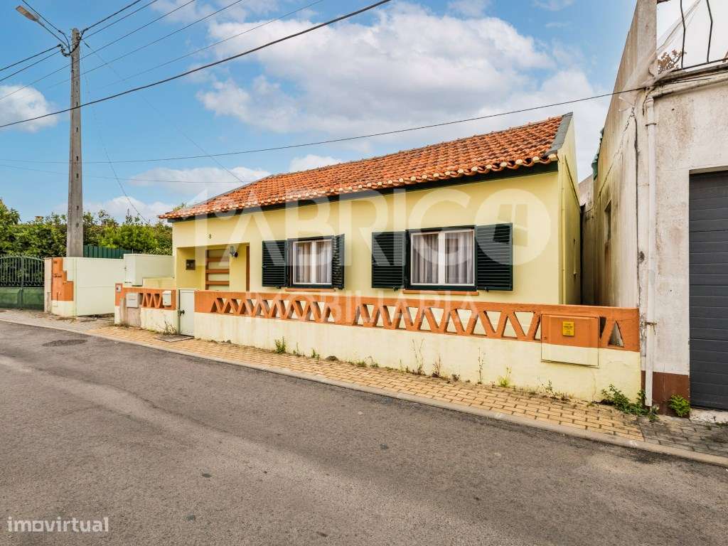 Moradia T3 Central, Oportunidade de Reabilitação (Para venda ao abr...-23