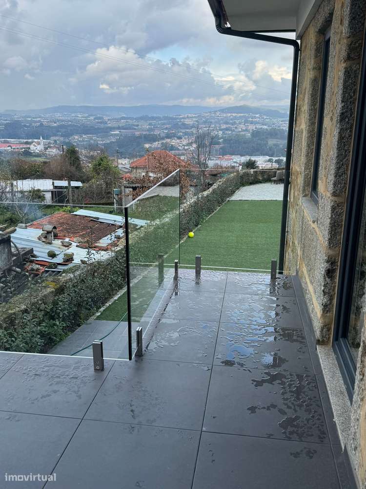 Moradia T3 individual Nova em Rebordões-13