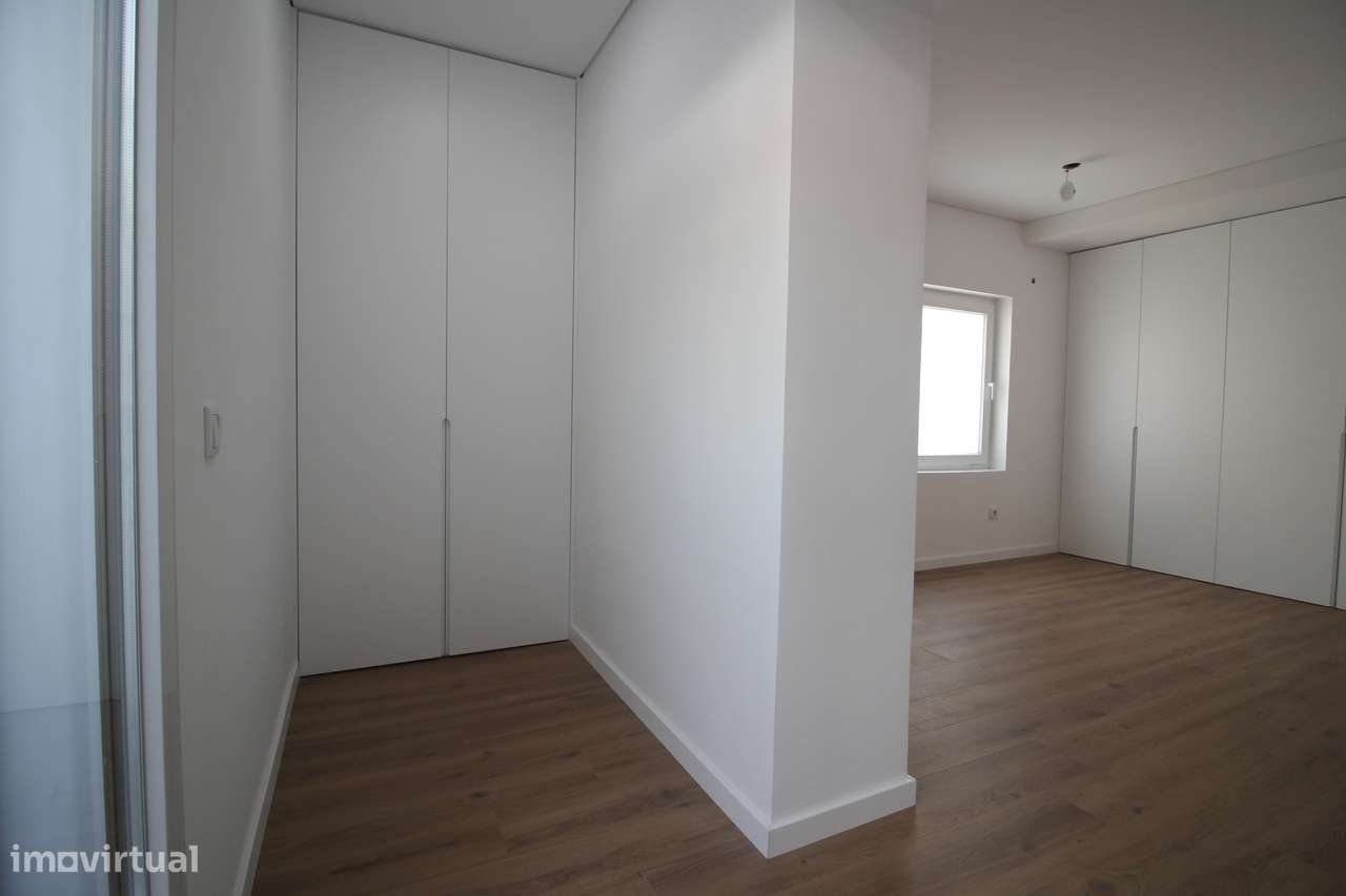 Rc de moradia com Quintal e estacionamento no Seixal-30