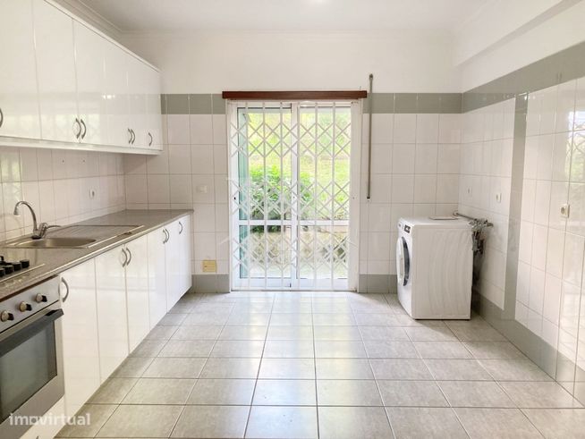 Apartamento T2 a 5 minutos do centro de Leiria-0