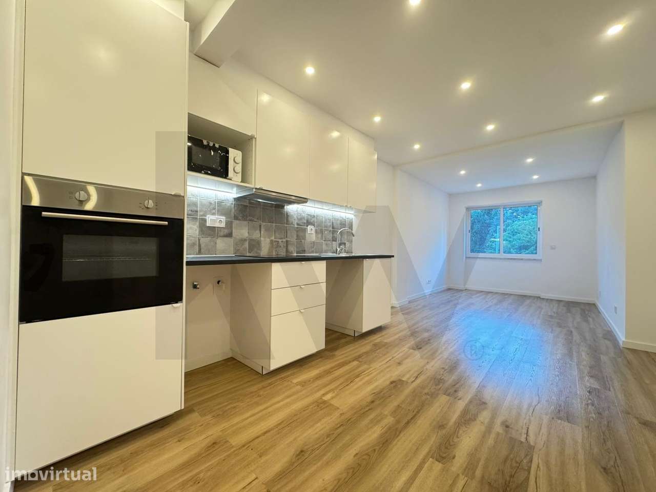 T2 com Pátio Privativo nas Mercês – O Seu Refúgio ao Ar Livre-6