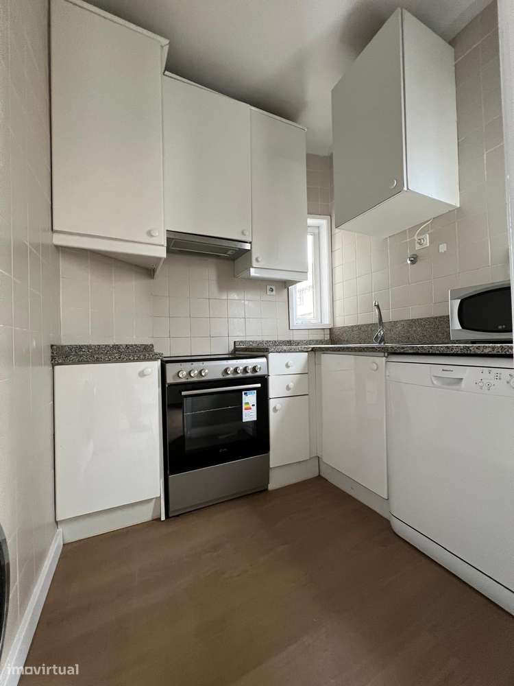 T1 Porto  Rua da Alegria    Metro Marquês  Remodelado e Mobilado-18