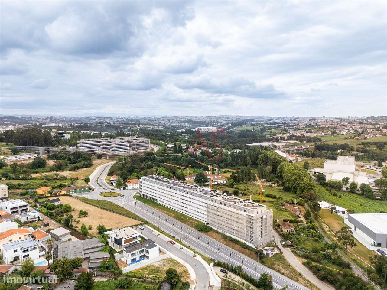 Apartamento T1 com varanda localizado no empreendimento Alta Vista-12