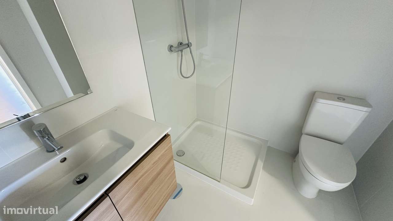 ÚNICO - T3+1 Novo, Último Piso, c/ Varandas e Garagem 3 automóveis-17