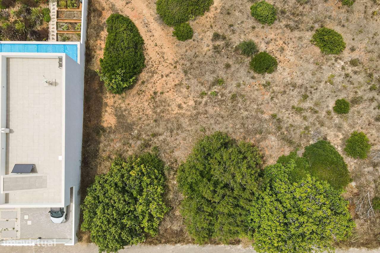 Lote exclusivo para construção de moradia geminada. - Grande imagem: 3/15