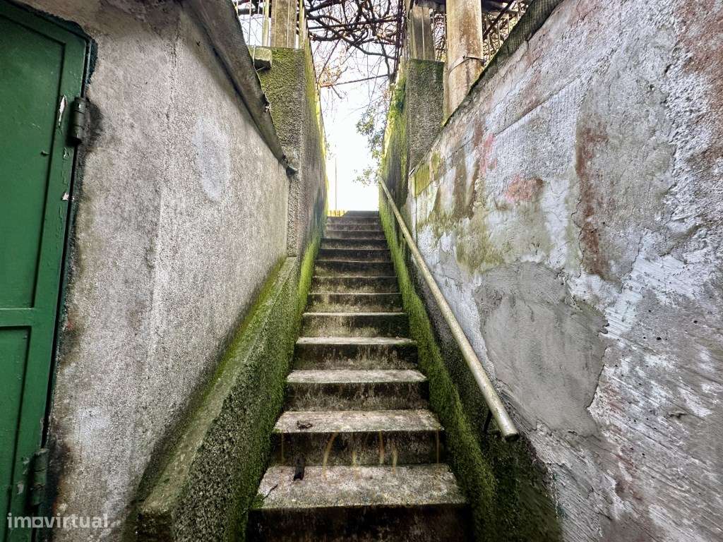 Moradia T4 c/Garagem junto ao rio-23