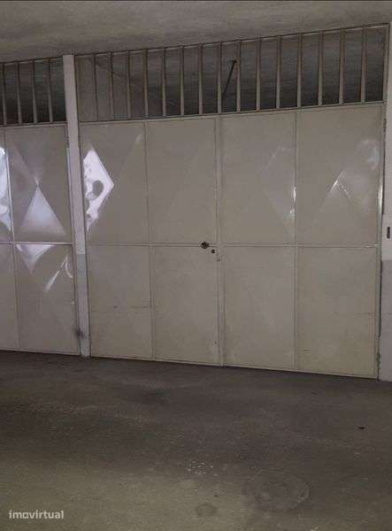 Garagem Fechada S. Victor Braga - Grande imagem: 4/5