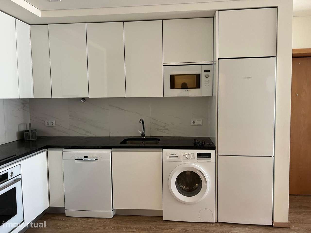 T2 + 1 Avenida dos Banhos vista mar - Grande imagem: 2/30