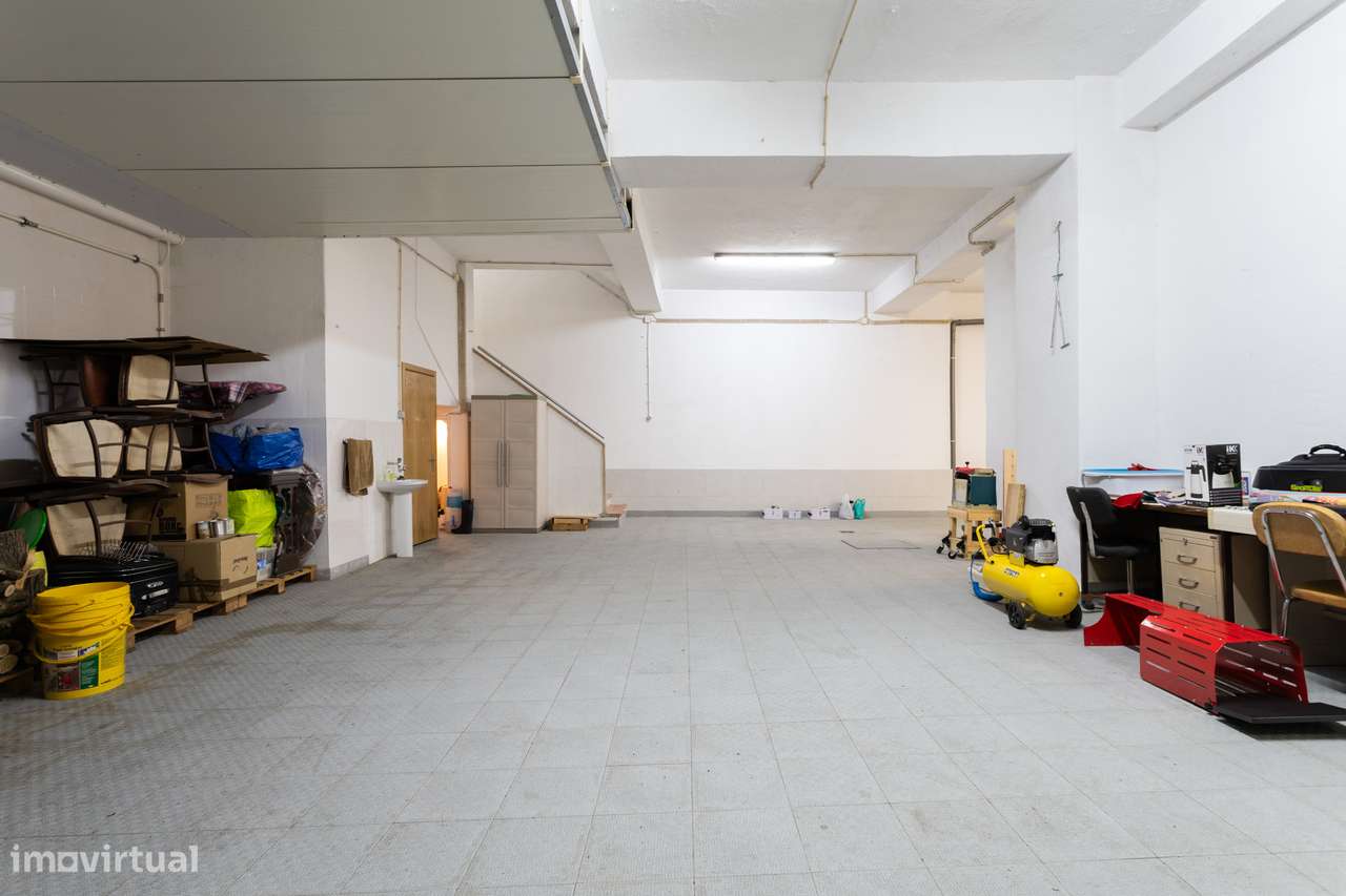 Armazém + T1 independente em Campo de Ourique - Grande imagem: 4/33