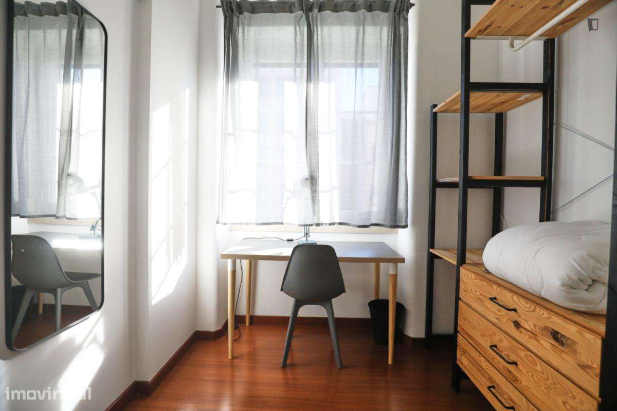 Quarto - localizado em São Sebastião Lisbon - Grande imagem: 3/23